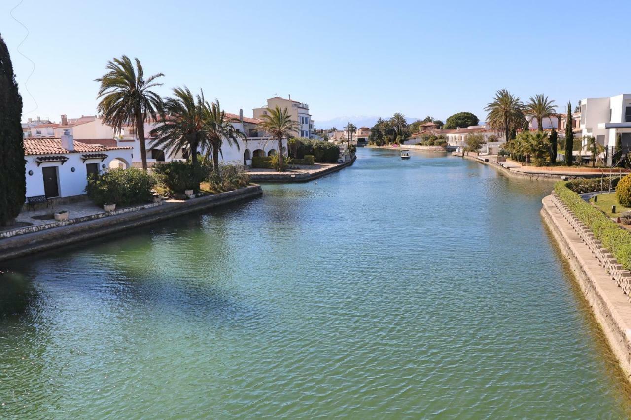 Requesens Villa Empuriabrava Exterior foto