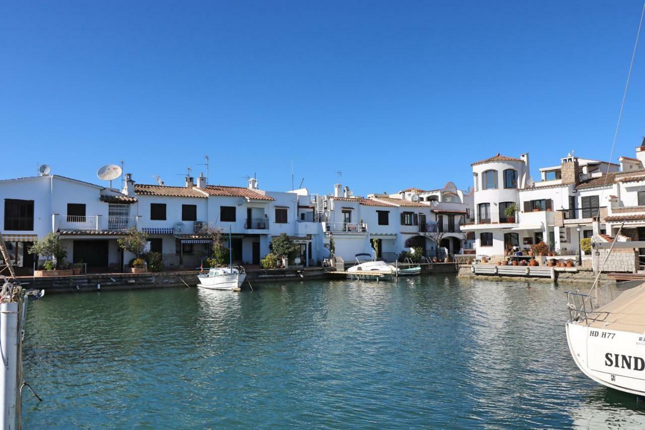 Requesens Villa Empuriabrava Exterior foto